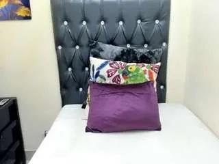 Freechat temptressqeen on CamSoda