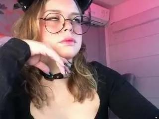 thalia-13 on CamSoda