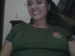 Freechat trianabell on CamSoda