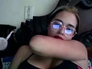 Freechat trianabell on CamSoda