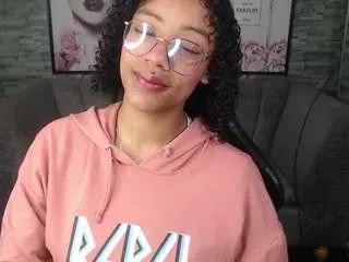 Freechat violeth-b on CamSoda