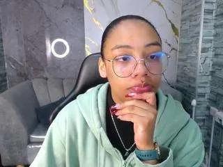 Freechat violeth-b on CamSoda