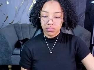 CamSoda violeth-b is Freechat violeth-b — Golden Ticket Show: pvt (100 tokens per ticket)