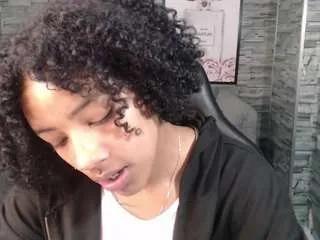 Freechat violeth-b on CamSoda