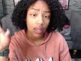 Freechat violeth-b on CamSoda