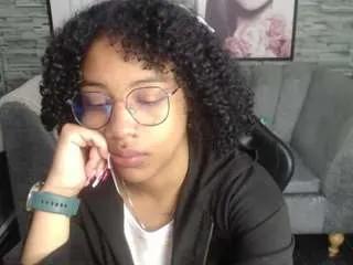 Freechat violeth-b on CamSoda