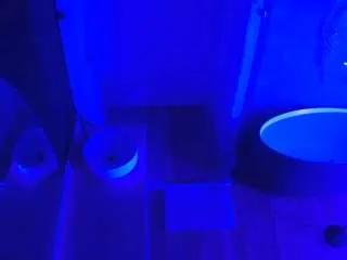 Freechat voyeurcam-casa-salsa-bathroom-6 on CamSoda