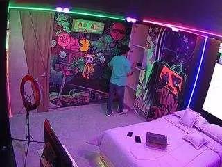 Freechat voyeurcam-casa-salsa-disturbed on CamSoda