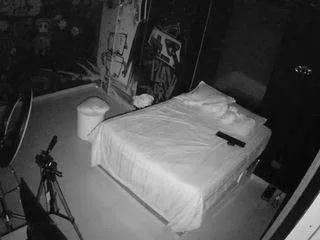 Freechat voyeurcam-casa-salsa-disturbed on CamSoda