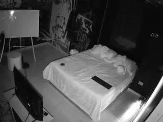 Freechat voyeurcam-casa-salsa-disturbed on CamSoda