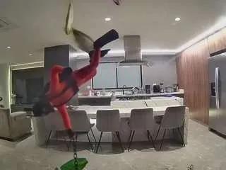 Freechat voyeurcam-casa-salsa-fishtank on CamSoda