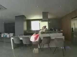 Freechat voyeurcam-casa-salsa-fishtank on CamSoda