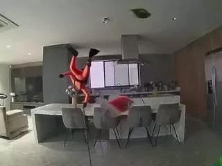 Freechat voyeurcam-casa-salsa-fishtank on CamSoda