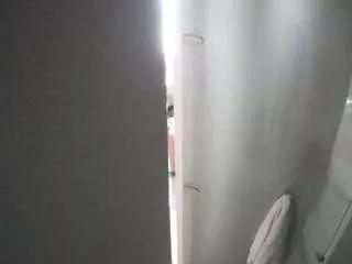 Offline voyeurcam-casa-salsa-shower-1 on CamSoda