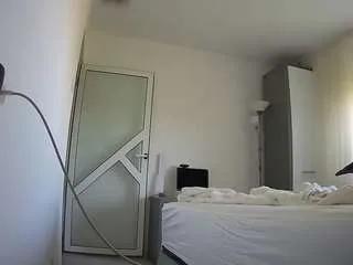 Offline voyeurcam-charmhellen-kitchen on CamSoda