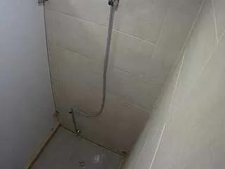 Freechat voyeurcam-jb-shower-1 on CamSoda