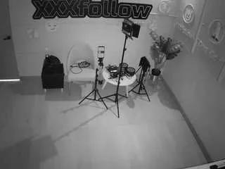 Offline voyeurcam-jb-xfollow on CamSoda