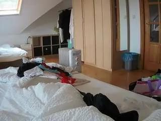 Freechat voyeurcam-julmodels-bed-1 on CamSoda