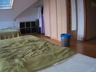 Freechat voyeurcam-julmodels-bed-1 on CamSoda