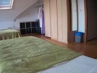 Freechat voyeurcam-julmodels-bed-1 on CamSoda