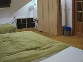 Freechat voyeurcam-julmodels-bed-1 on CamSoda
