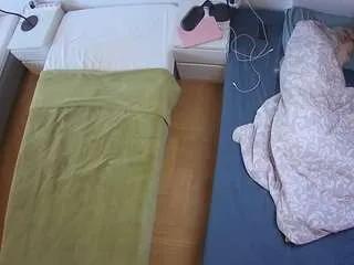 Freechat voyeurcam-julmodels-bed-5 on CamSoda