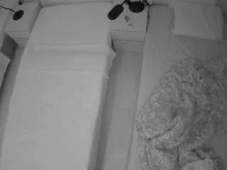 Freechat voyeurcam-julmodels-bed-5 on CamSoda