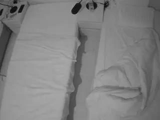 Freechat voyeurcam-julmodels-bed-5 on CamSoda