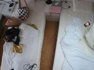 Freechat voyeurcam-julmodels-bed-5 on CamSoda