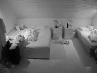 Freechat voyeurcam-julmodels-greybed-3 on CamSoda