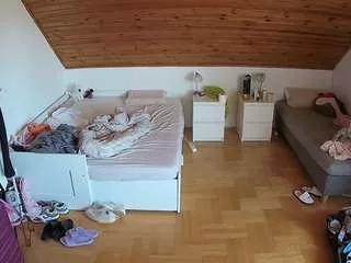 Freechat voyeurcam-julmodels-greybed-3 on CamSoda