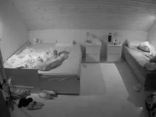 Freechat voyeurcam-julmodels-greybed-3 on CamSoda