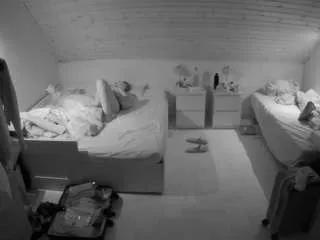 Freechat voyeurcam-julmodels-greybed-3 on CamSoda