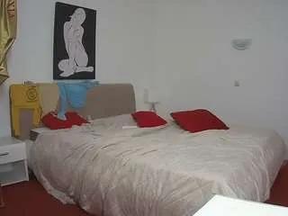 Freechat voyeurcam-julmodels-reallife-2 on CamSoda