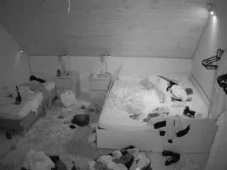 Freechat voyeurcam-julmodels-whitebed-2 on CamSoda