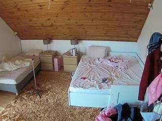 Freechat voyeurcam-julmodels-whitebed-2 on CamSoda