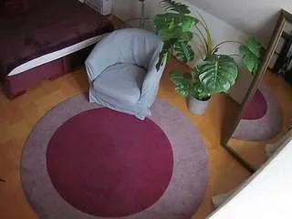 voyeurcam-julmodels-whitebed-5 on CamSoda