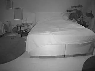 Freechat voyeurcam-julmodels-whitebed-6 on CamSoda