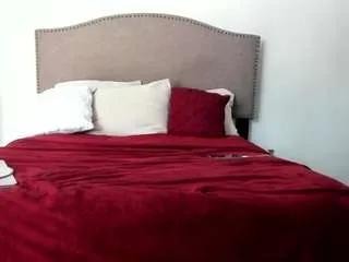 Freechat yiaunaniree on CamSoda