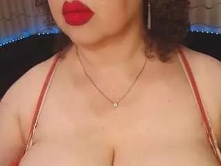 Freechat yourbustykatty on CamSoda