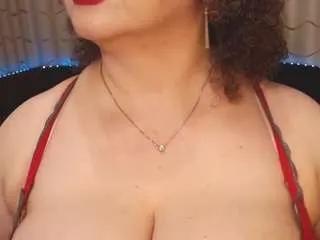 Freechat yourbustykatty on CamSoda