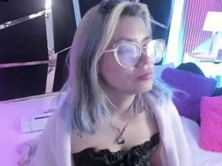 Offline yukky-kuran on CamSoda