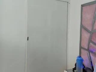 Freechat alix_martin on Flirt4Free