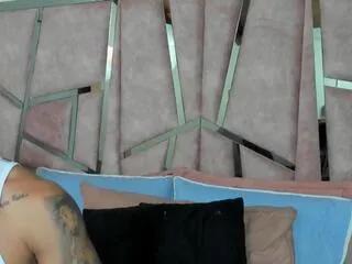 Freechat alix_martin on Flirt4Free