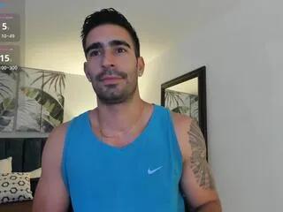 Freechat bastiian_t on Flirt4Free