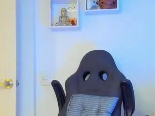 Freechat ezzio_scolaro on Flirt4Free