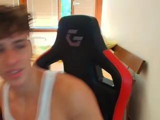 Freechat jamie_chu on Flirt4Free