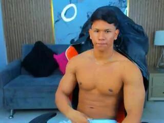 Freechat kalvin_walker on Flirt4Free