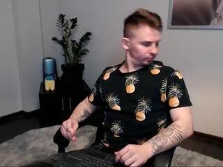 Offline landon_york on Flirt4Free