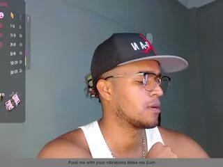 Offline latino_xandre on Flirt4Free